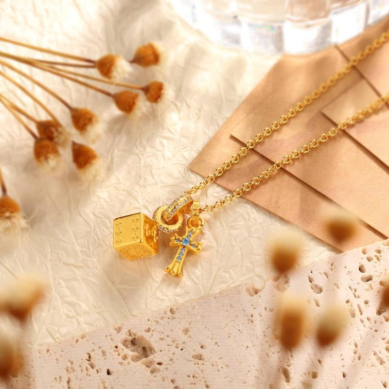 Collier 14k avec croix et breloque dé