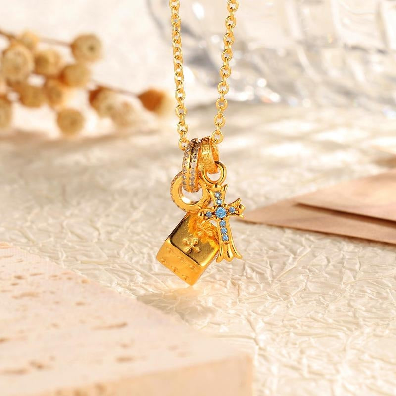 Collier 14k avec croix et breloque dé