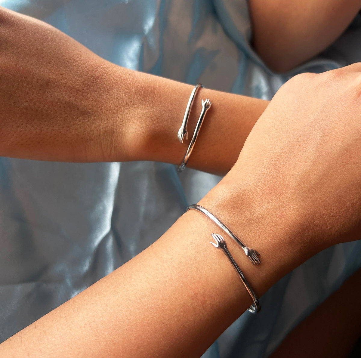 Romantyczna bransoletka bangle „Ciepły uścisk”