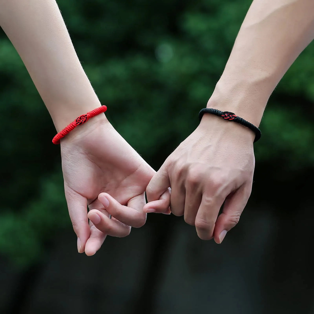 Bracelet minimaliste pour couple en fil rouge du destin