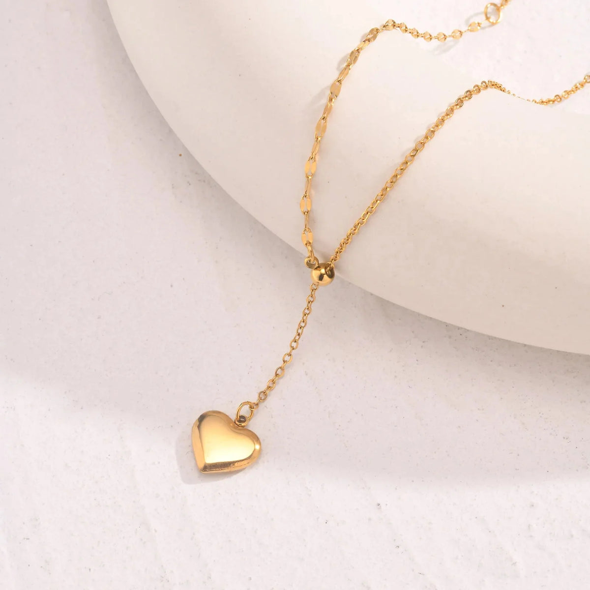 Collana delicata e femminile con cuore pendente in oro 14k