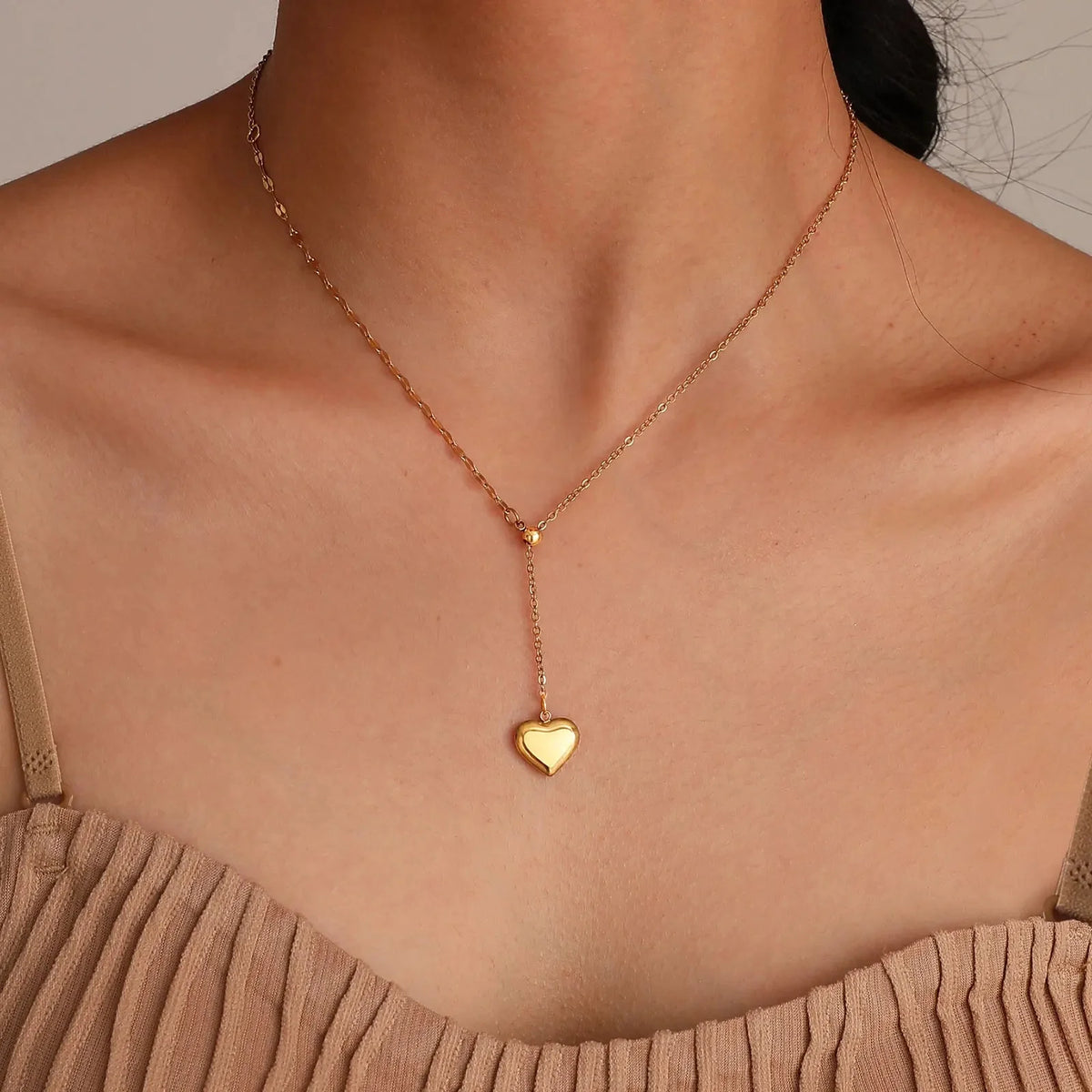 Collana delicata e femminile con cuore pendente in oro 14k
