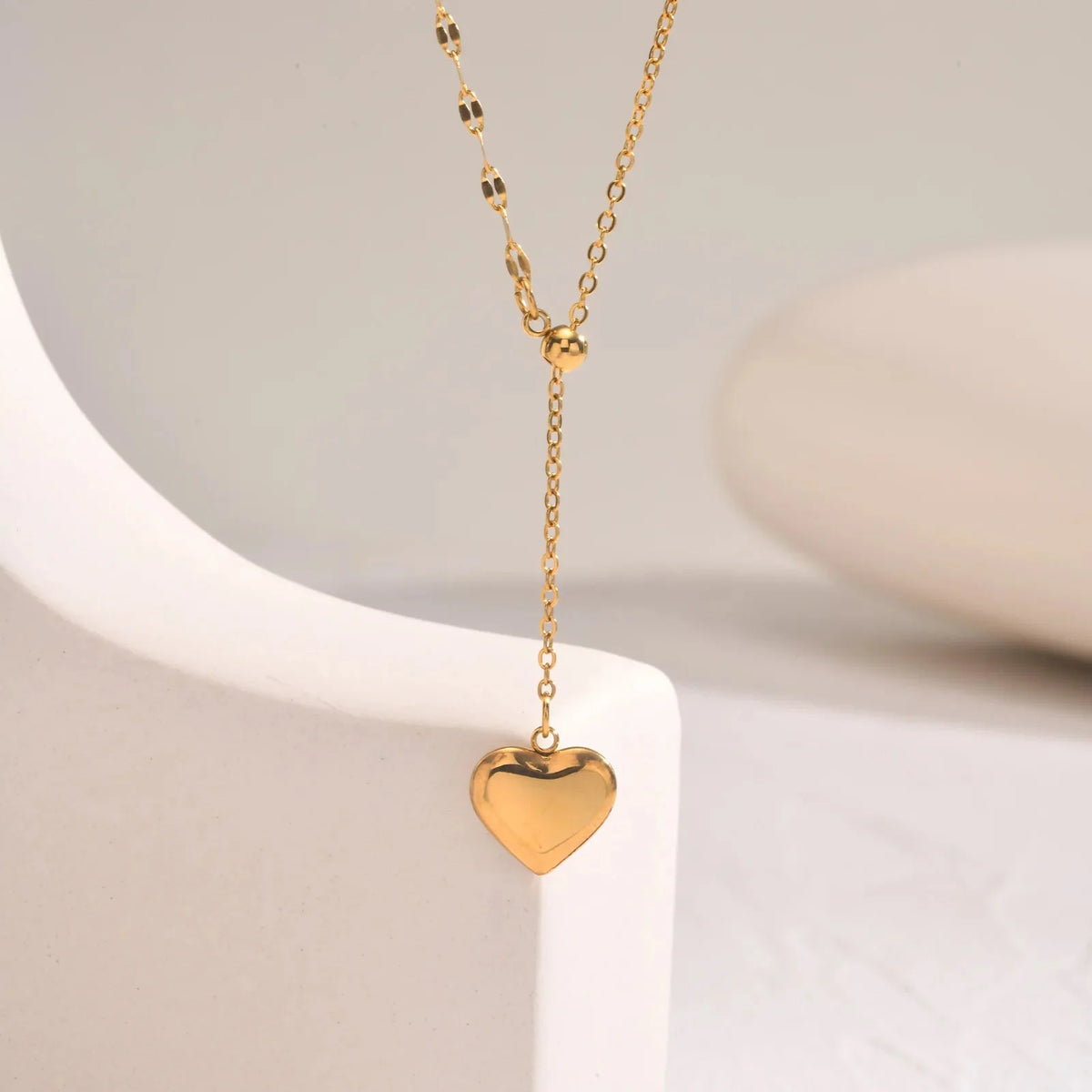 Collana delicata e femminile con cuore pendente in oro 14k