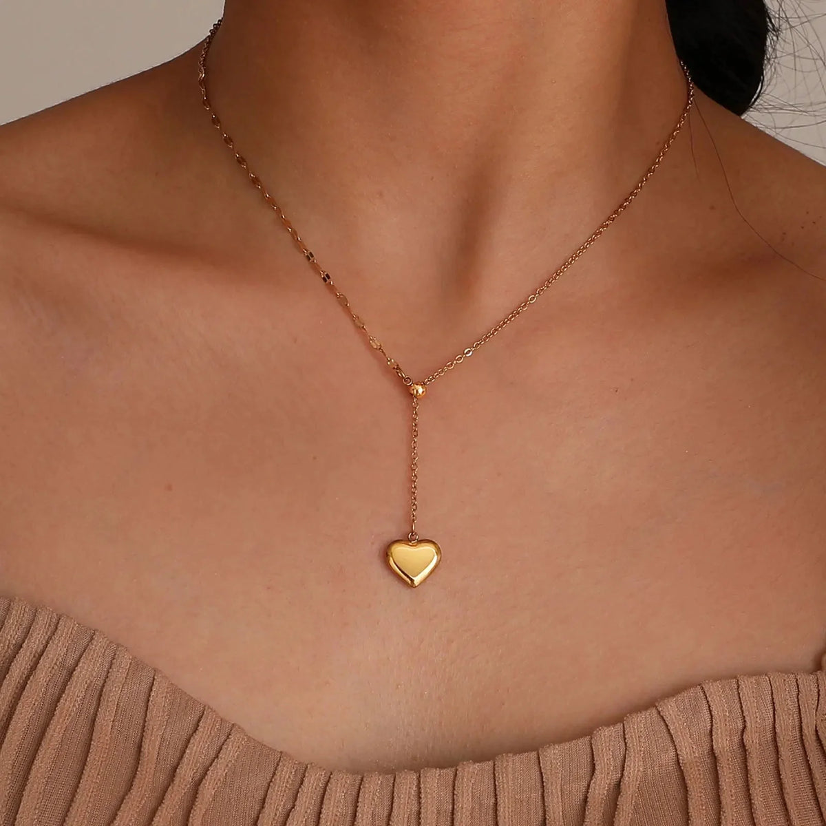 Collana delicata e femminile con cuore pendente in oro 14k