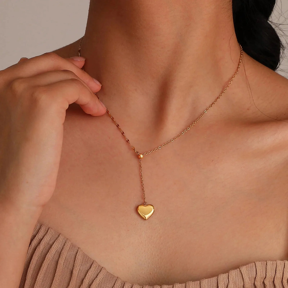 Collana delicata e femminile con cuore pendente in oro 14k
