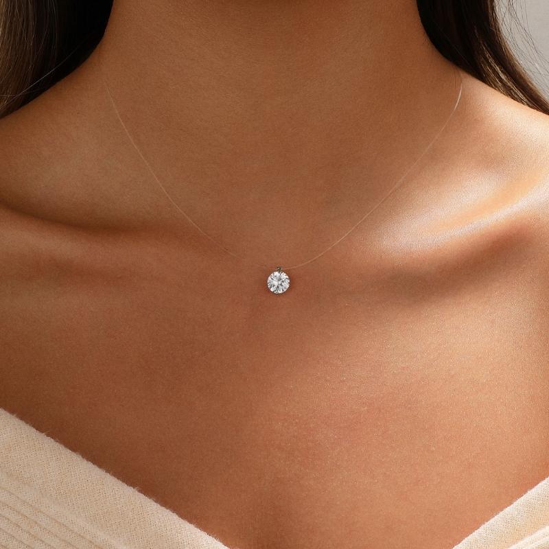 Collana con diamante fluttuante e chiusura invisibile
