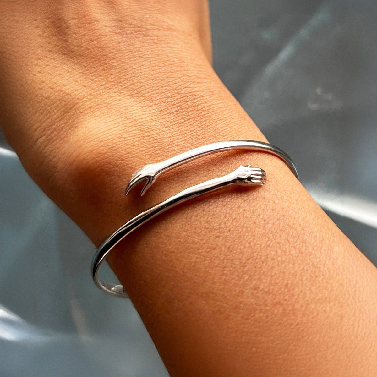 Romantyczna bransoletka bangle „Ciepły uścisk”