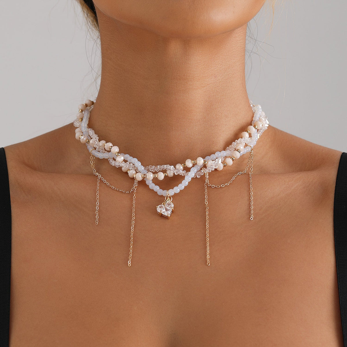 Collier cœur entrelacé en perles et cristaux