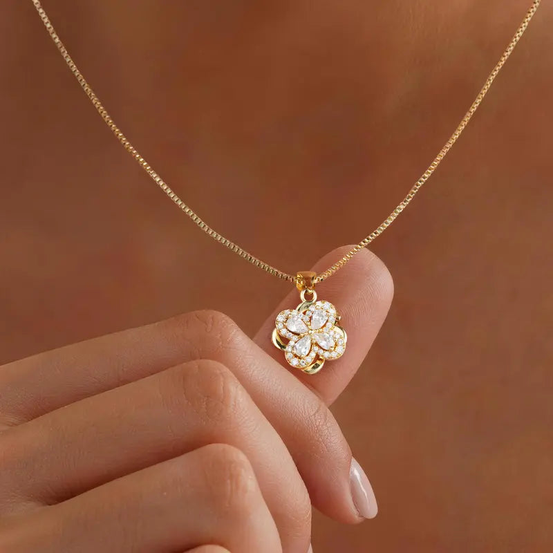 14k Dainty Fidget Clover Necklace