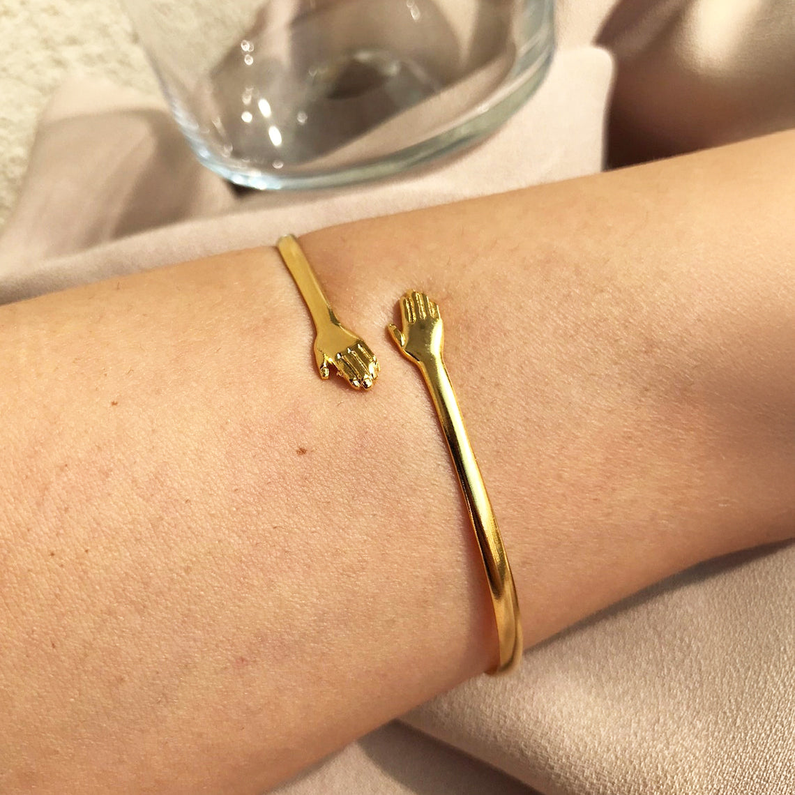 Romantyczna bransoletka bangle „Ciepły uścisk”