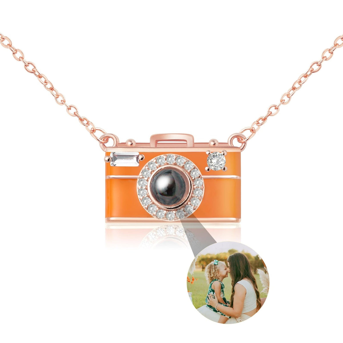 Delikatny personalizowany naszyjnik z aparatem fotograficznym