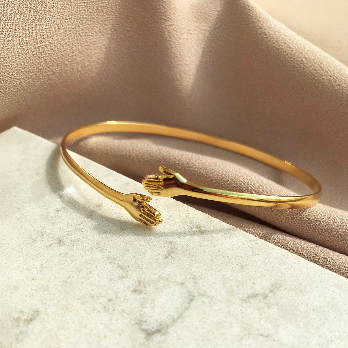Romantyczna bransoletka bangle „Ciepły uścisk”
