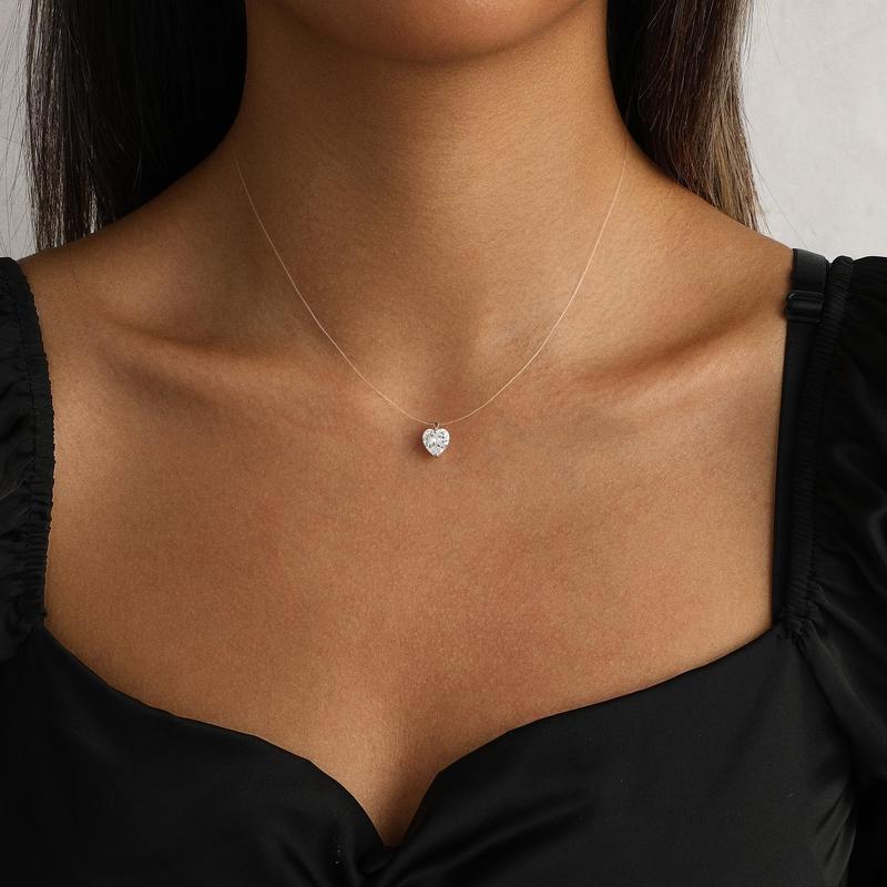Collana con diamante fluttuante e chiusura invisibile