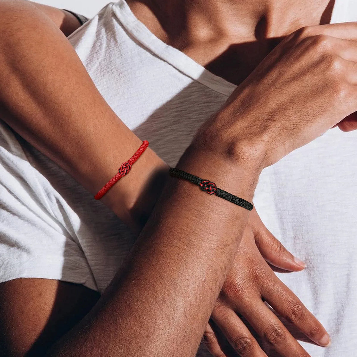 Bracelet minimaliste pour couple en fil rouge du destin