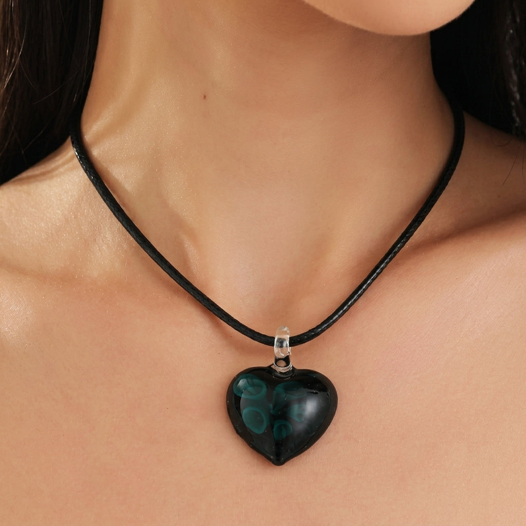 Collier à corde avec cœur de l’amour