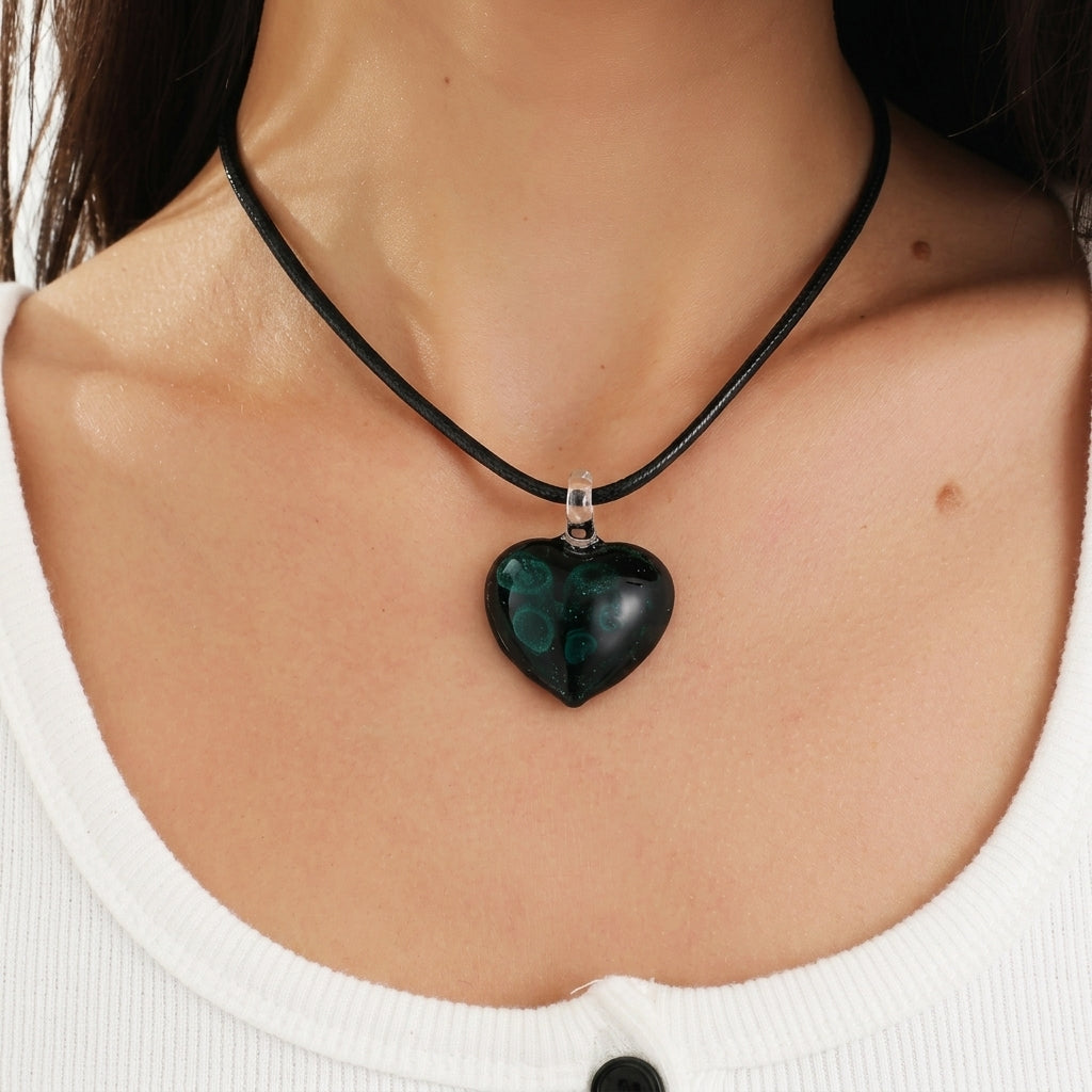 Collier à corde avec cœur de l’amour