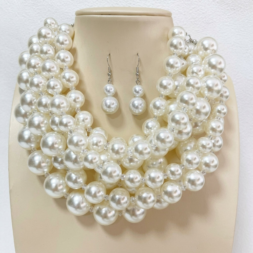 Ensemble extravagant de collier superposé et boucles d’oreilles en perles