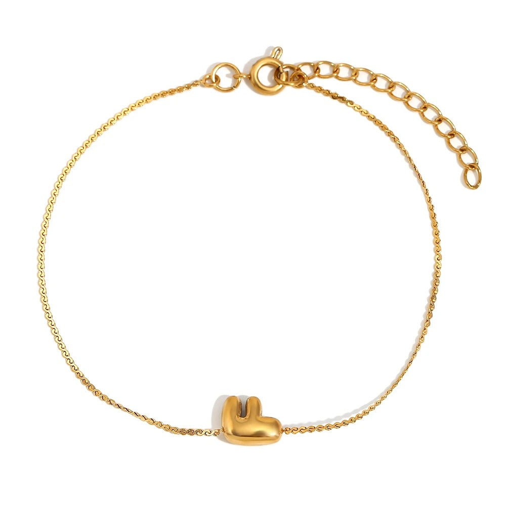 Bracelet délicat à initiale en lettres bulles