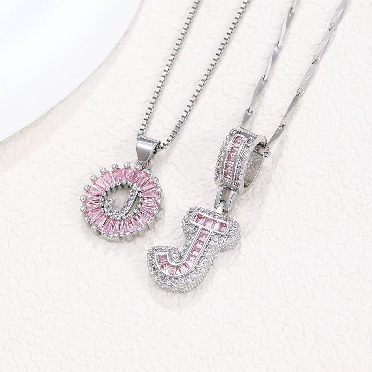 Zestaw 2 naszyjników 14k z diamentowym inicjałem litery (edycja limitowana Pink)