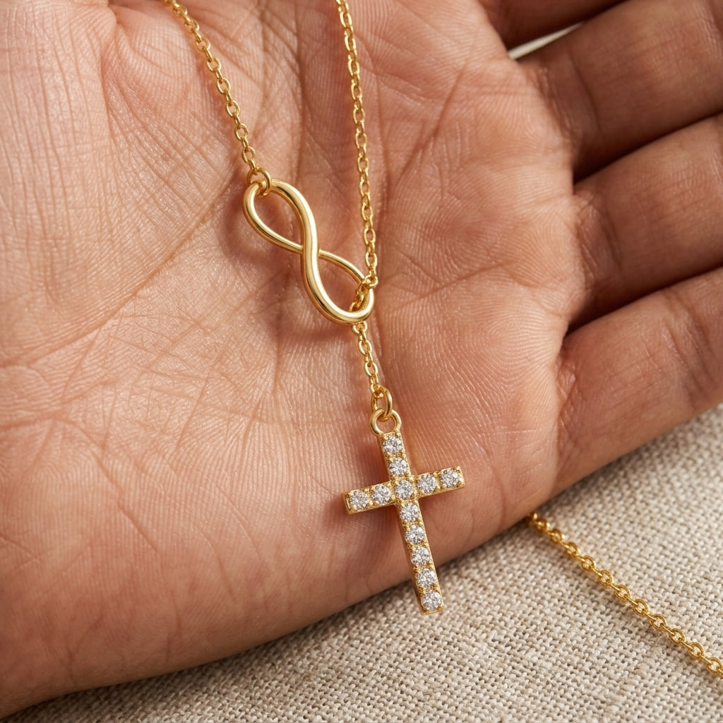 Collier 18k avec croix et cordon symbole de l’infini