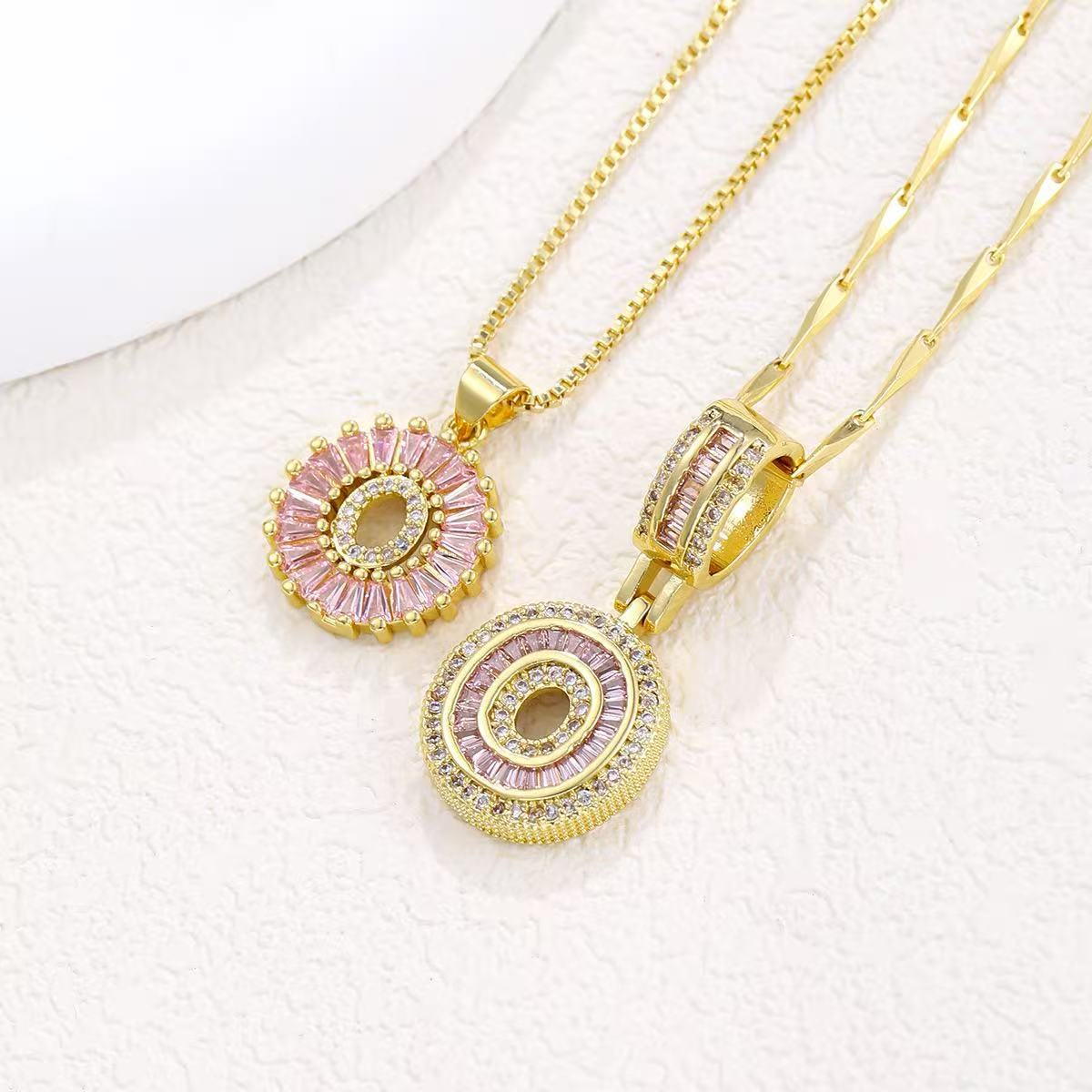 Zestaw 2 naszyjników 14k z diamentowym inicjałem litery (edycja limitowana Pink)