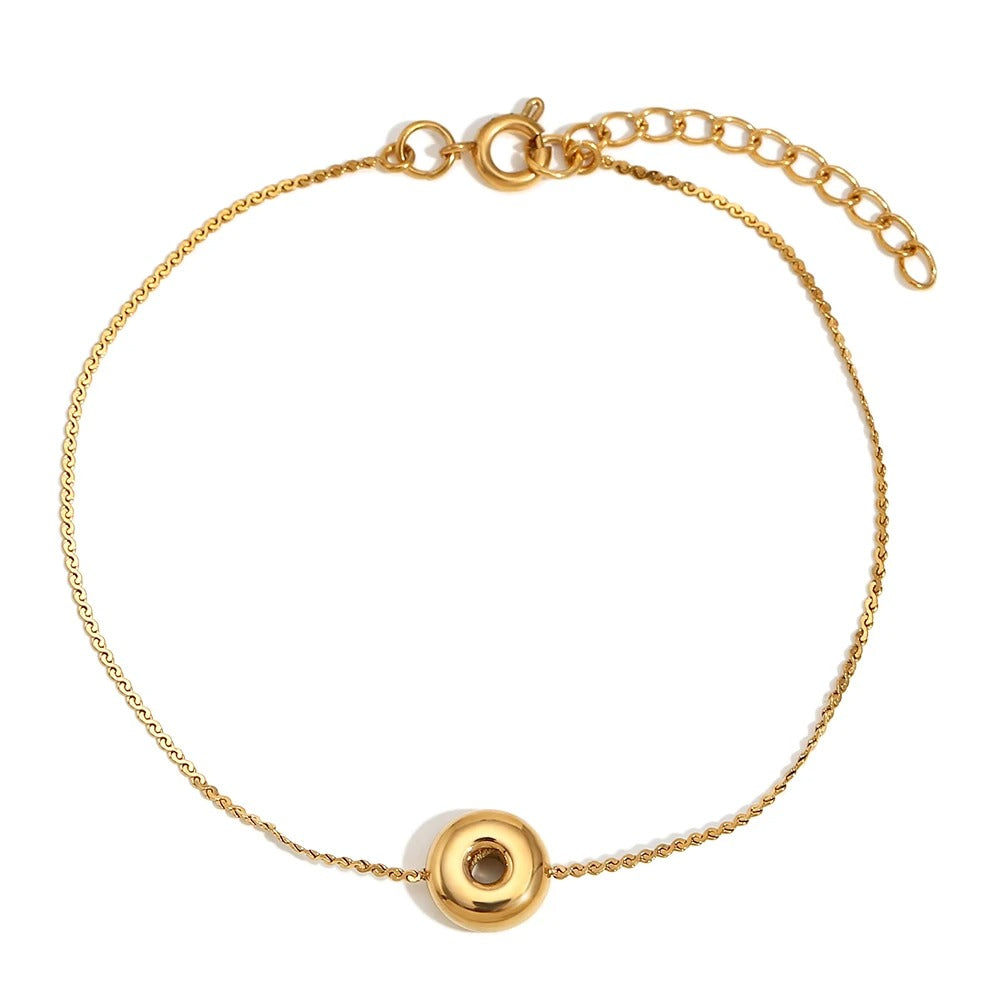 Bracelet délicat à initiale en lettres bulles