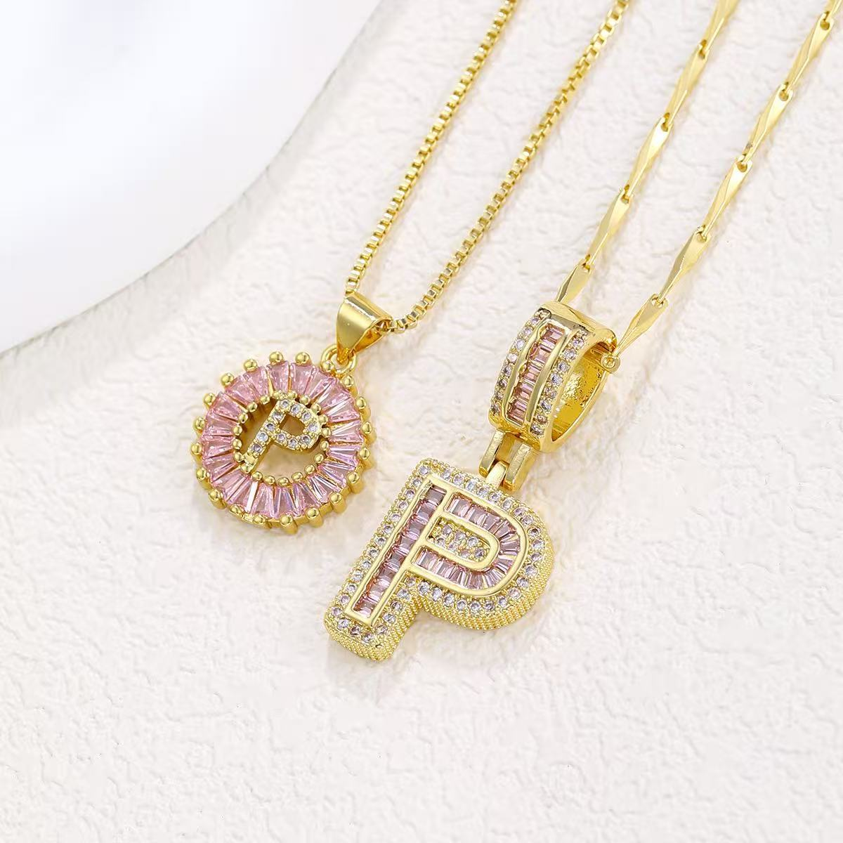 Zestaw 2 naszyjników 14k z diamentowym inicjałem litery (edycja limitowana Pink)