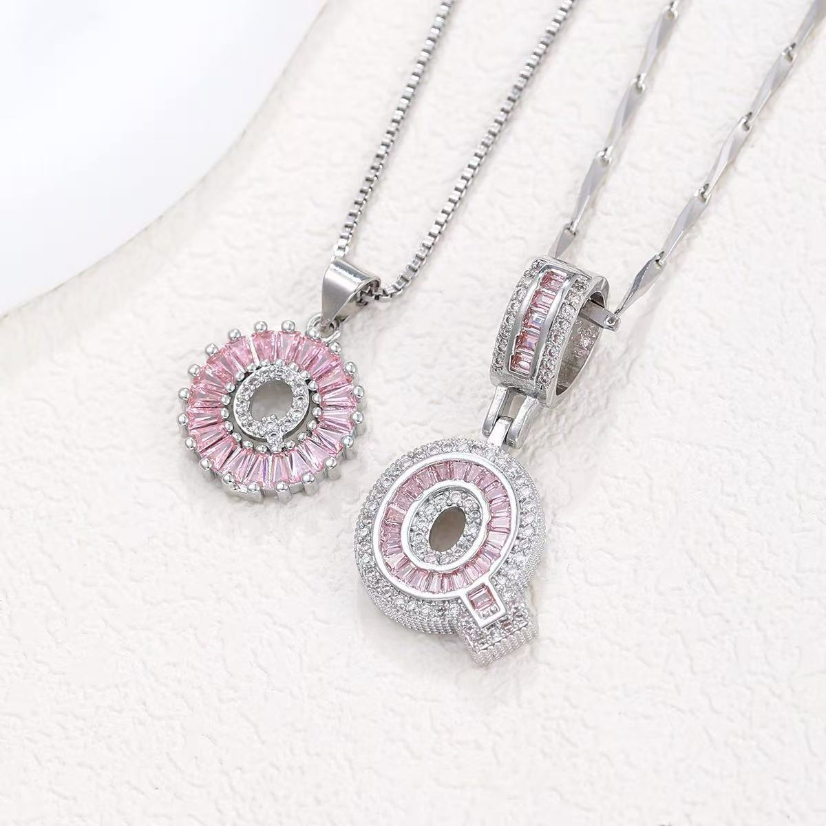 Zestaw 2 naszyjników 14k z diamentowym inicjałem litery (edycja limitowana Pink)