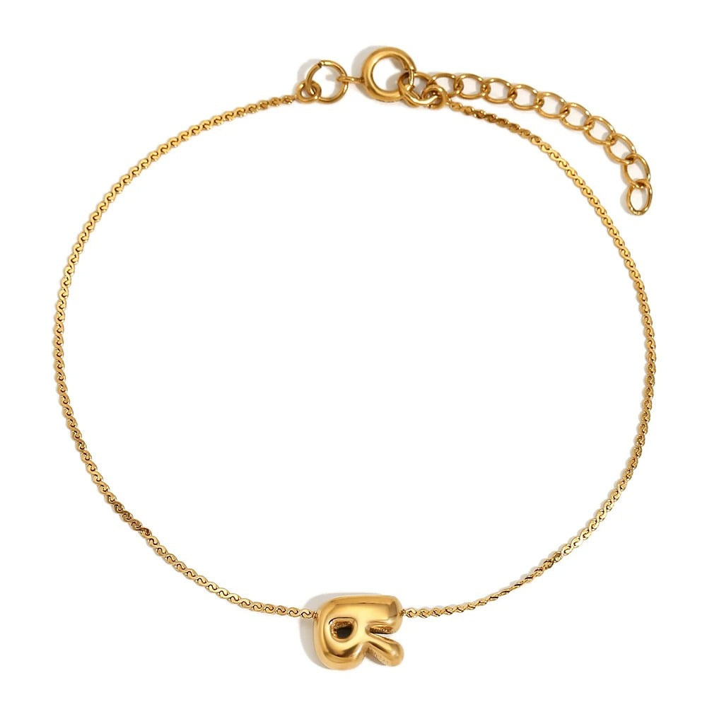 Bracelet délicat à initiale en lettres bulles