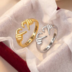 Anello regolabile con mani a forma di cuore