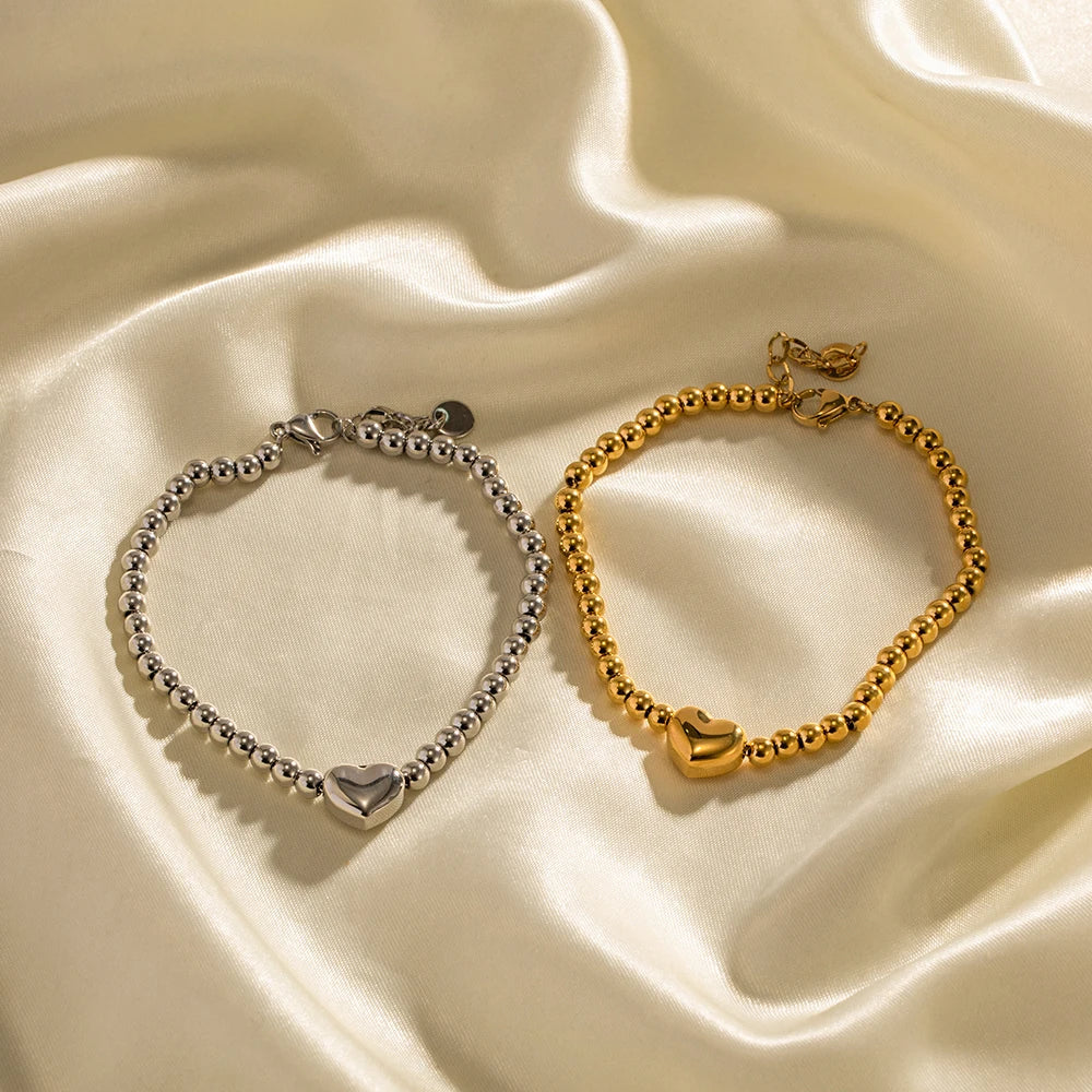 Elegancka bransoletka z koralikami i sercem, 18k
