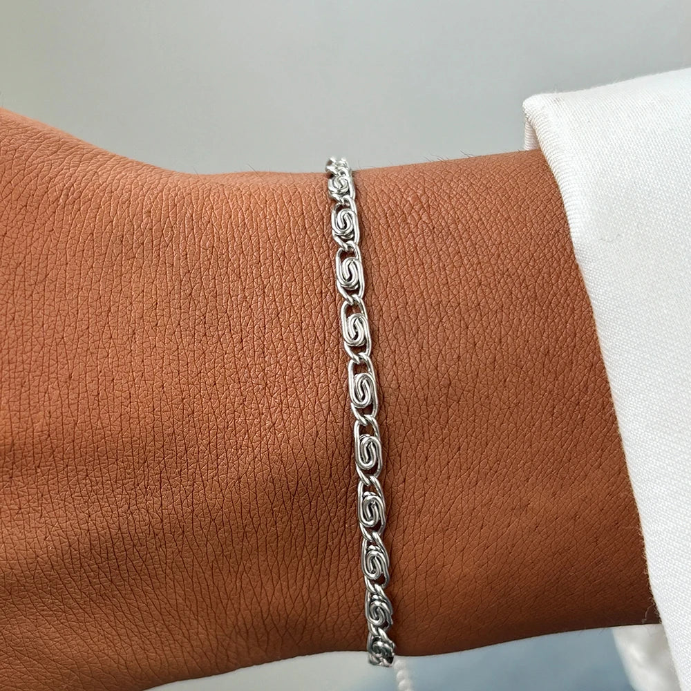 Bracelet minimaliste à maillons en spirale
