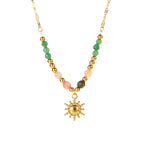 Collana delicata con pendente a sole di ispirazione boho