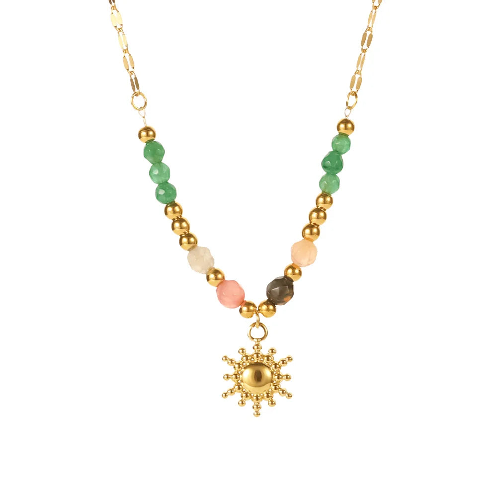 Collana delicata con pendente a sole di ispirazione boho