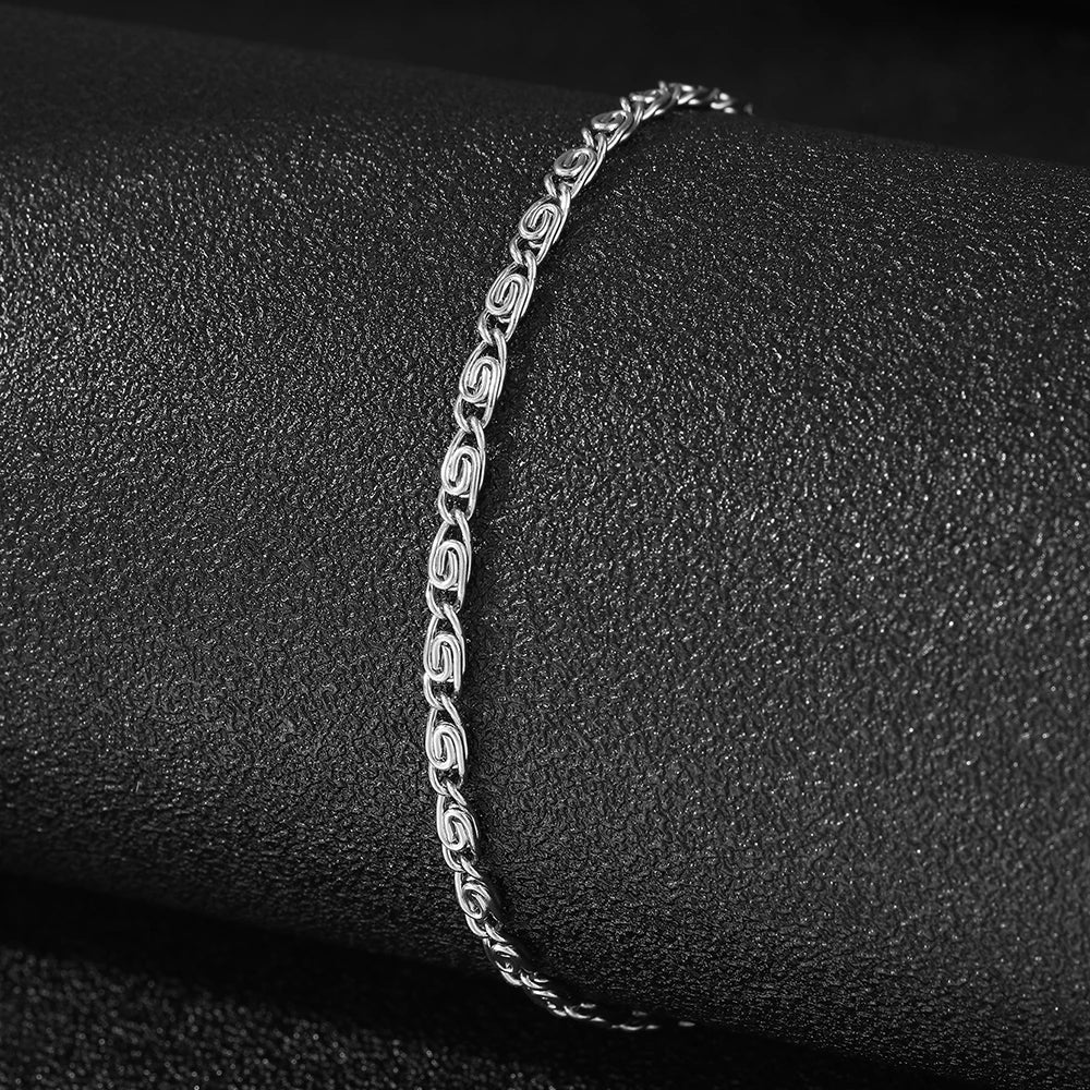 Bracelet minimaliste à maillons en spirale