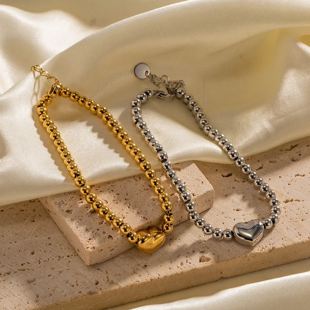 Elegancka bransoletka z koralikami i sercem, 18k