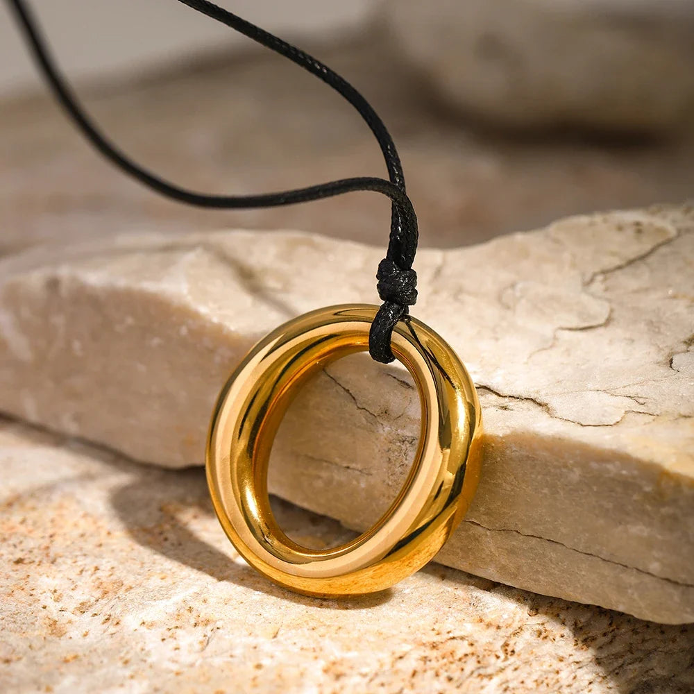 Collana vintage in pelle con cerchio aperto