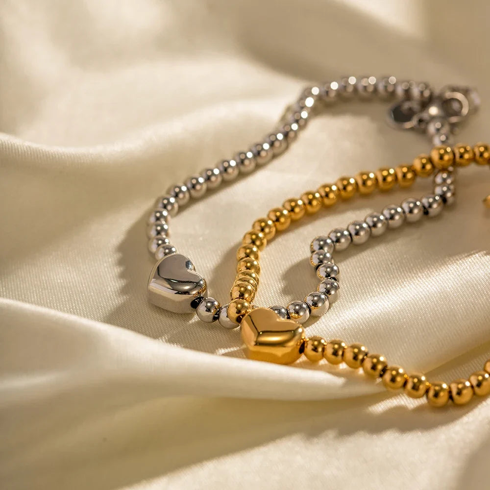 Elegancka bransoletka z koralikami i sercem, 18k