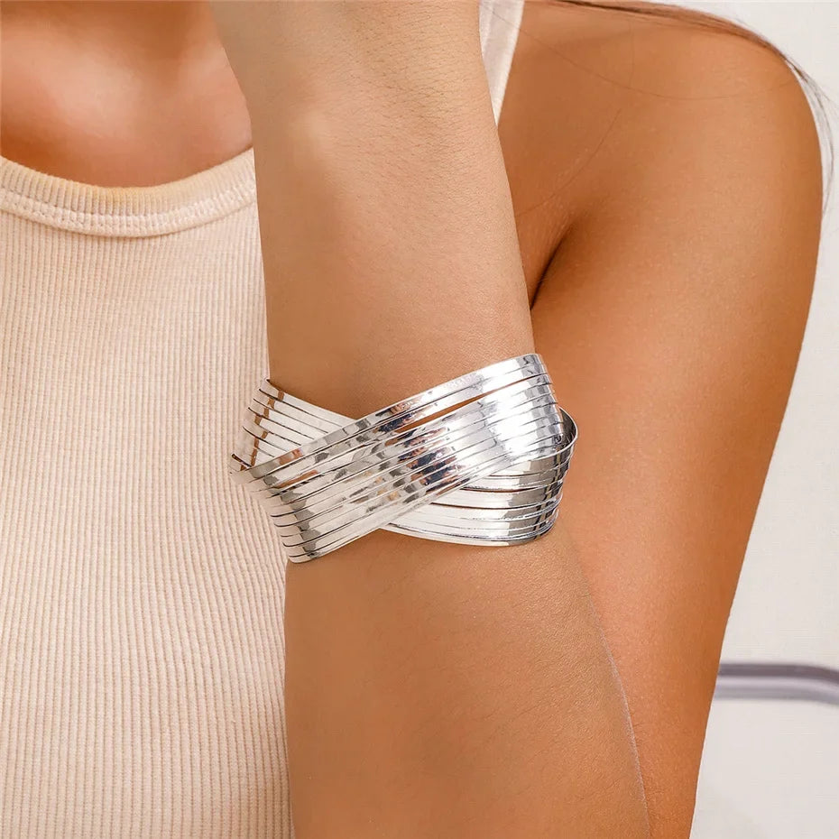 Bracelet jonc enveloppant à croix en spirale