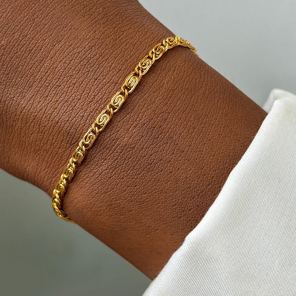 Bracelet minimaliste à maillons en spirale