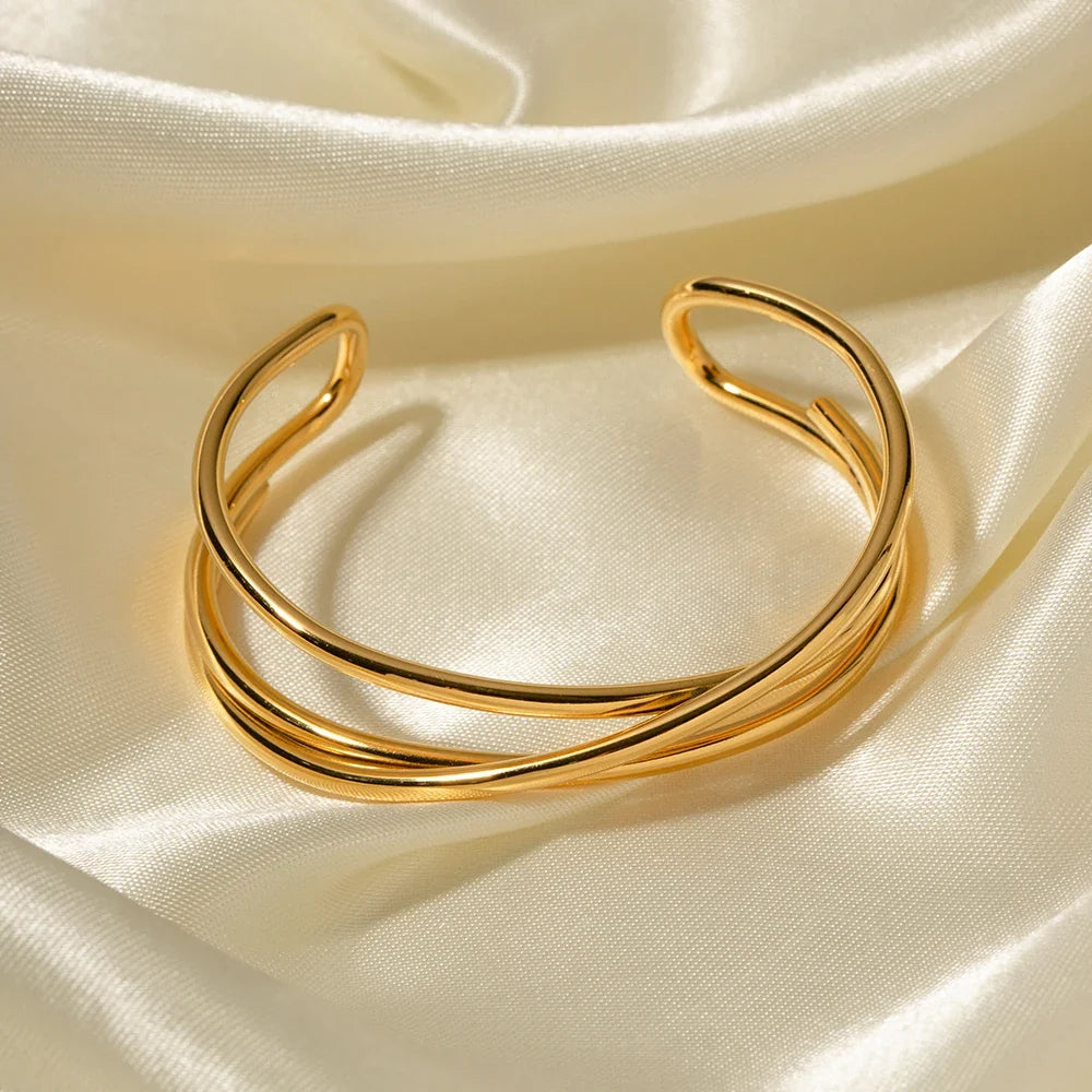 Bransoletka mankietowa bangle 18k z potrójnym przeplatanym splotem