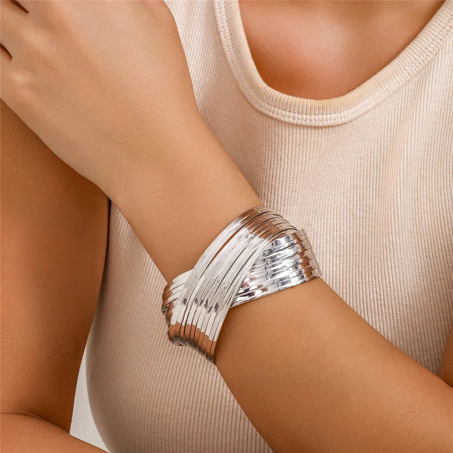 Bracelet jonc enveloppant à croix en spirale