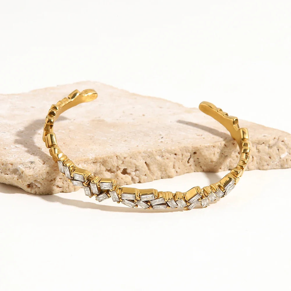 Bransoletka typu bangle z rozproszonymi diamentami, 18k