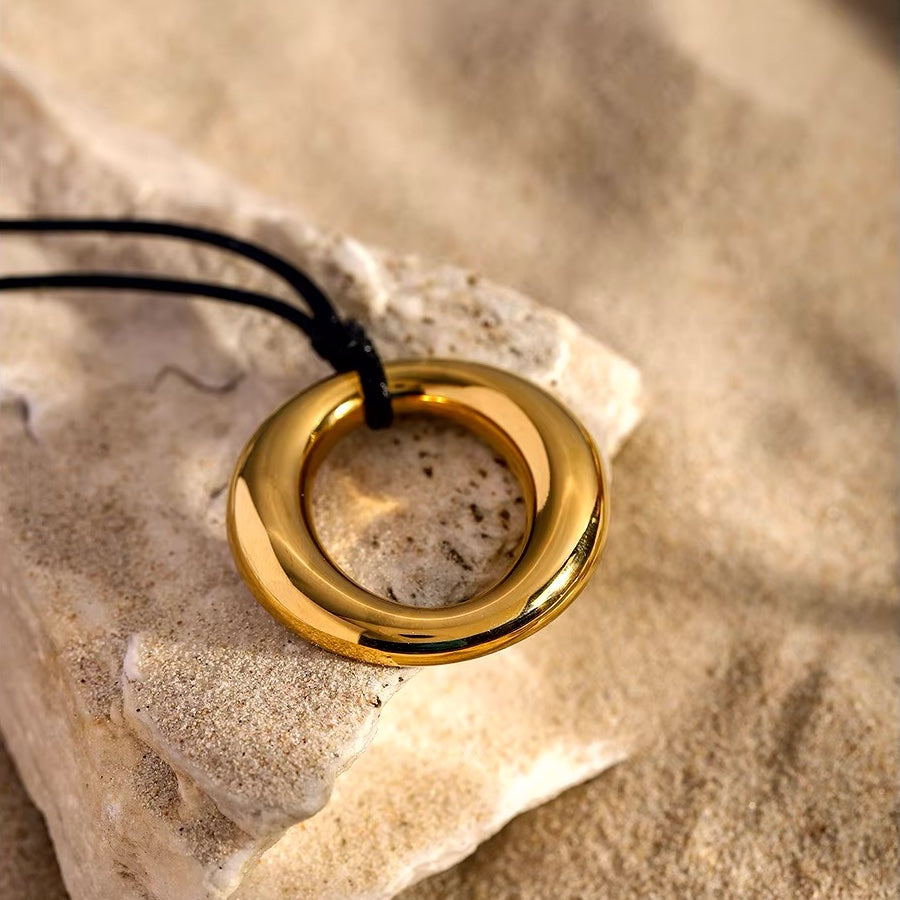 Collana vintage in pelle con cerchio aperto