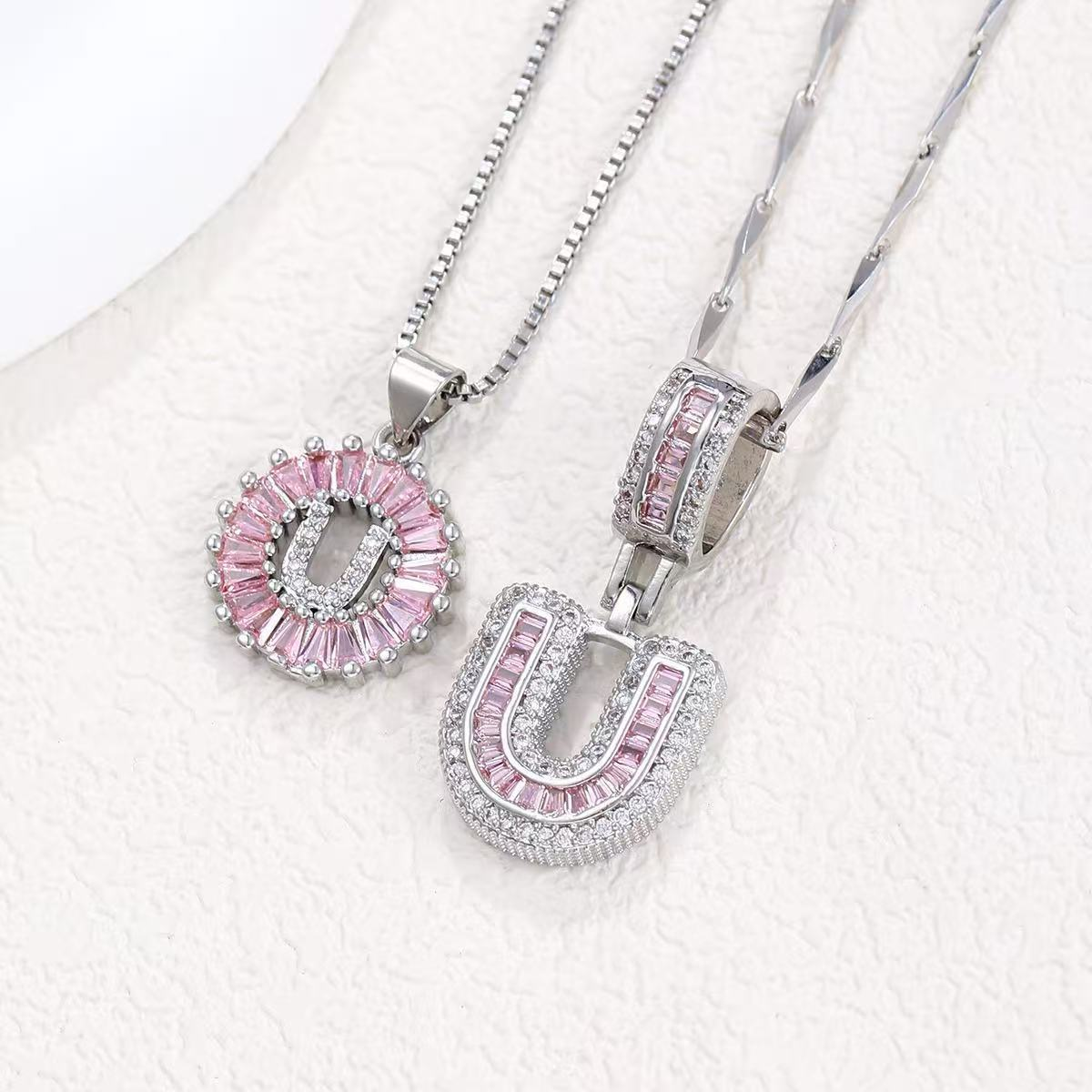 Zestaw 2 naszyjników 14k z diamentowym inicjałem litery (edycja limitowana Pink)