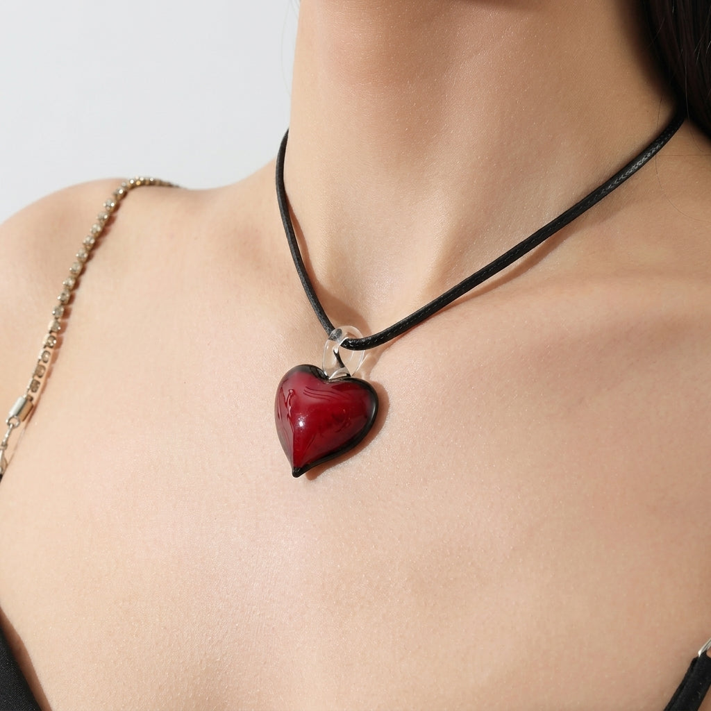 Collier à corde avec cœur de l’amour