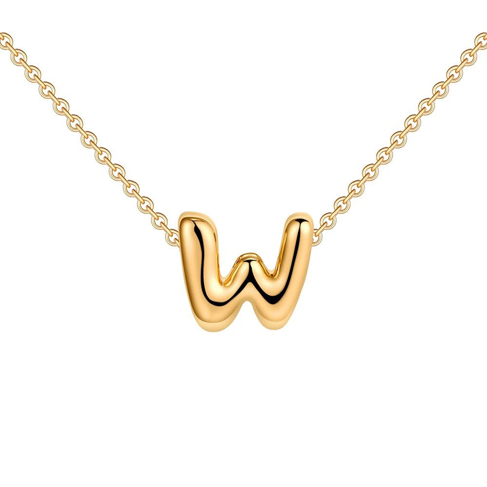 Collana delicata con iniziale a caratteri bombati