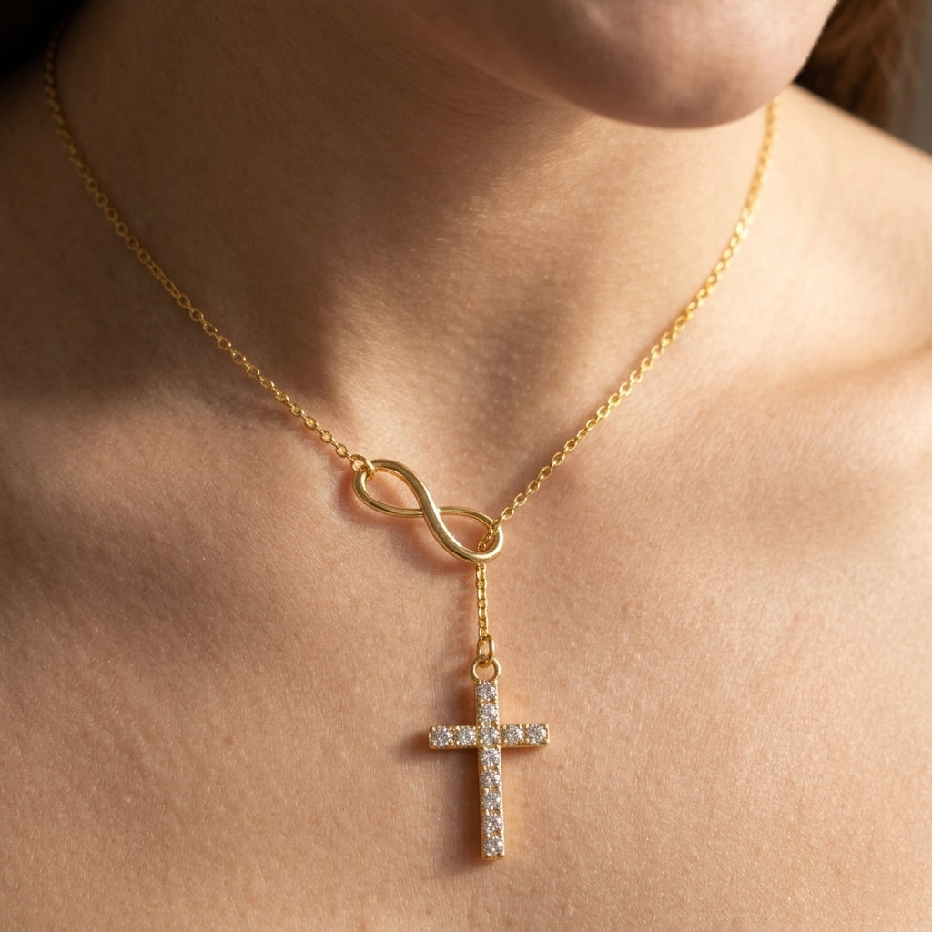 Collier 18k avec croix et cordon symbole de l’infini