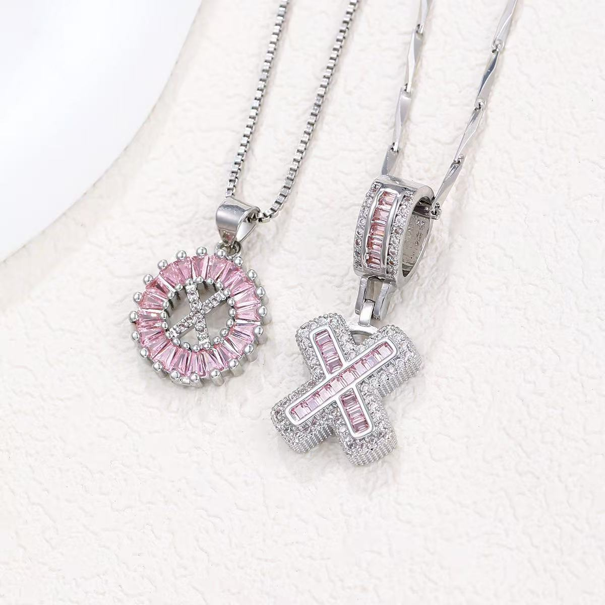 Zestaw 2 naszyjników 14k z diamentowym inicjałem litery (edycja limitowana Pink)