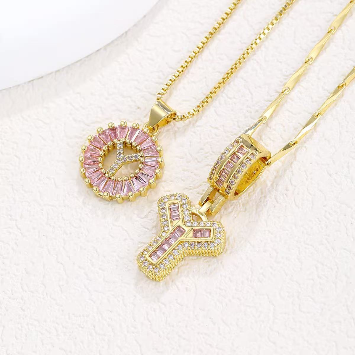 Zestaw 2 naszyjników 14k z diamentowym inicjałem litery (edycja limitowana Pink)